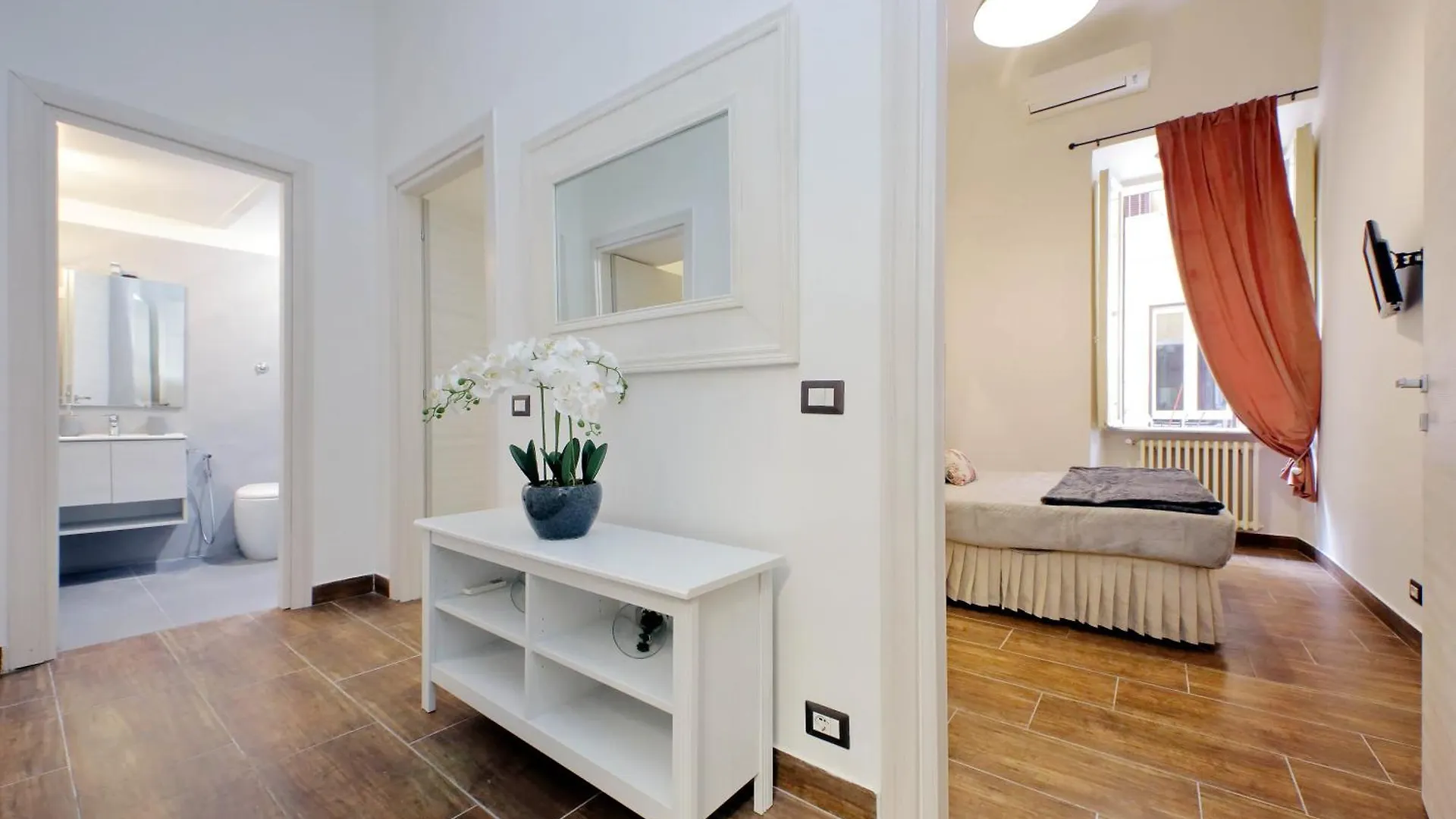 Elegant And New 3 Bedrooms Apt Near S. Peter! Rome Apartment