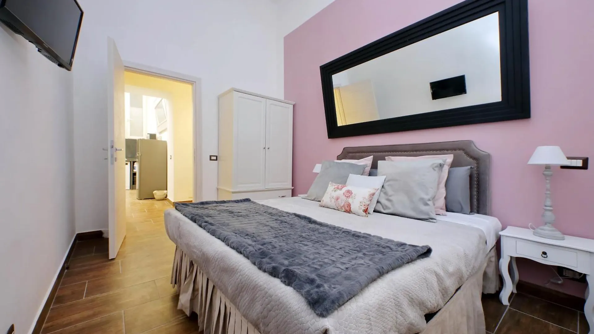 Elegant And New 3 Bedrooms Apt Near S. Peter! Rome Italy