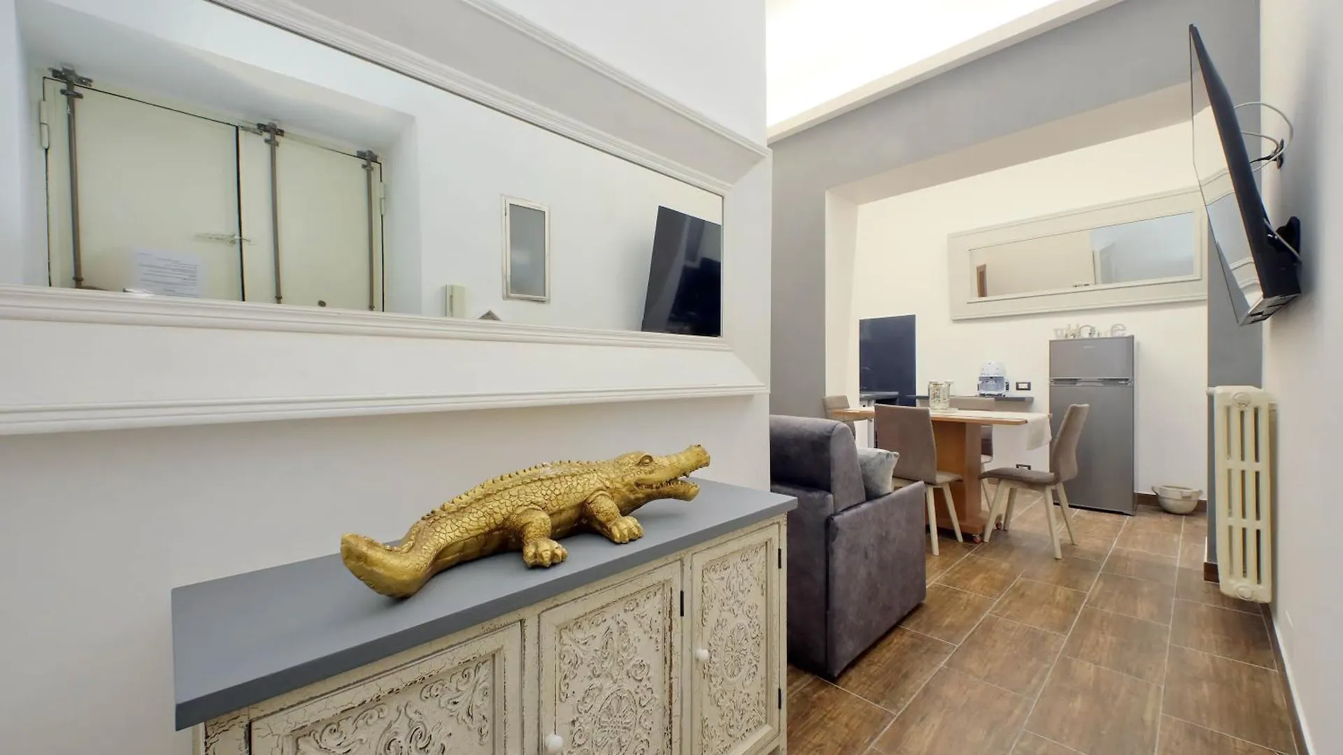 Elegant And New 3 Bedrooms Apt Near S. Peter! Rome Apartment
